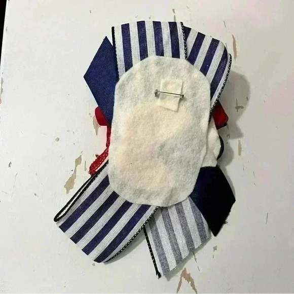 Red white and blue floral pin - Picture 2 of 2